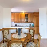 Mikulic Apartment *
